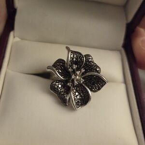 Helzberg Diamonds Black and Silver Floral Ring